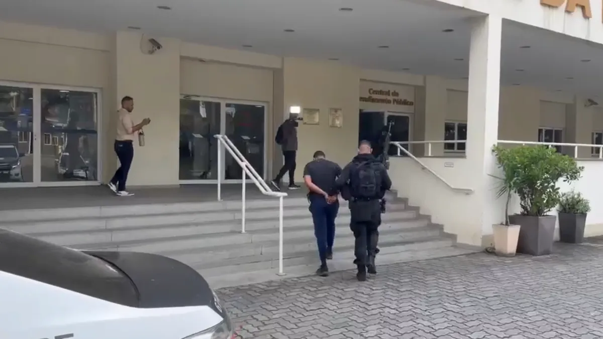 Operação no Rio mira esquema de tráfico de drogas e armas com suspeita de envolvimento de PMs e Comando Vermelho